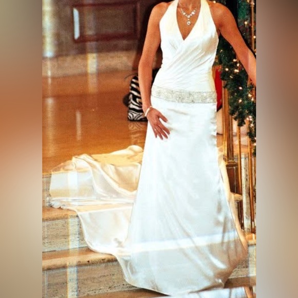 Dresses & Skirts - 2011 Galina Signature Wedding Dress